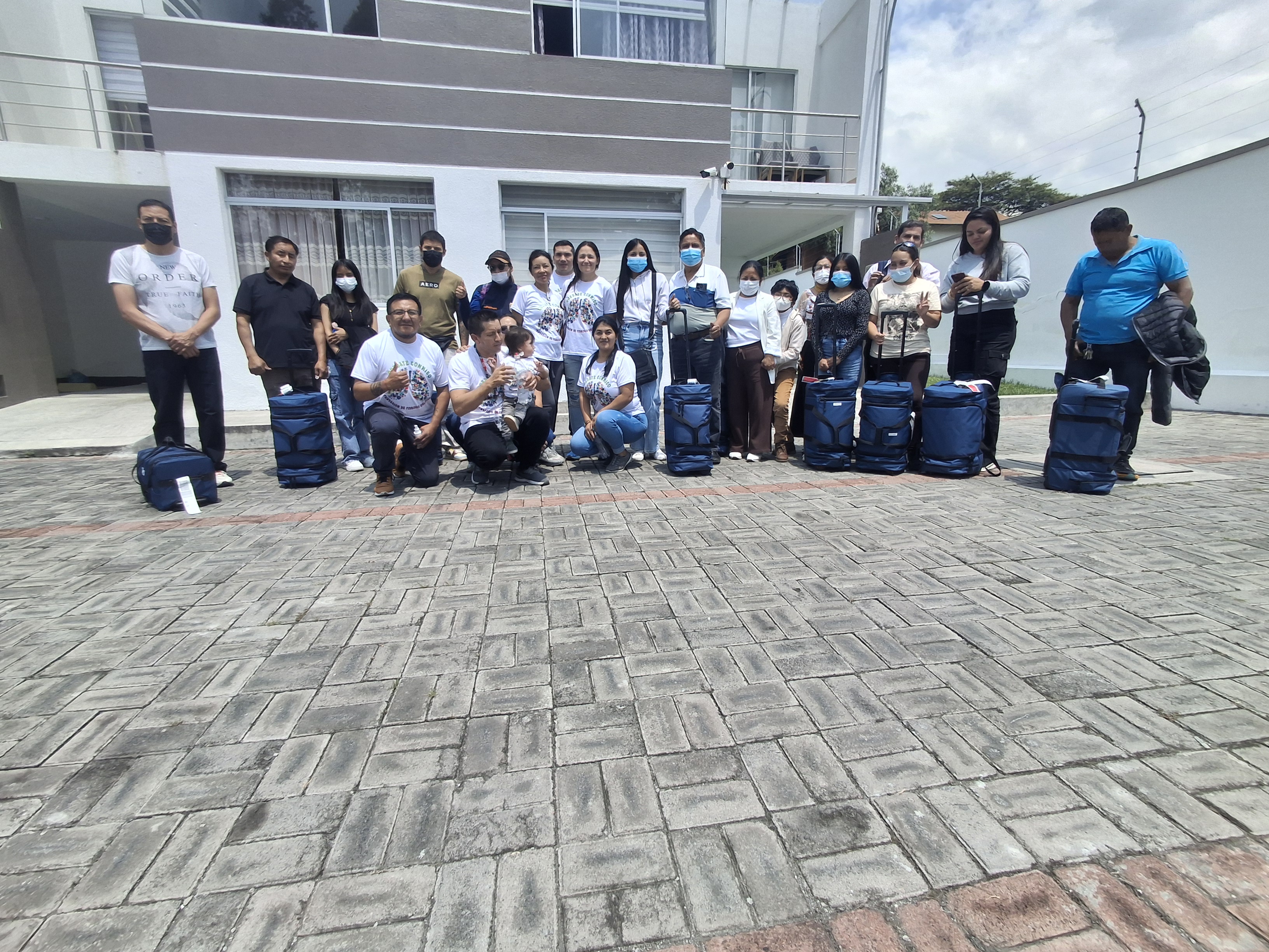 Voluntarios con niños